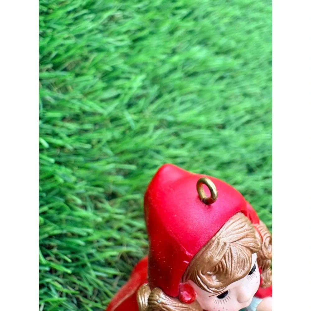 Hallmark‎ Madame Alexander Little Red Riding Hood 1997 Keepsake Ornament Red